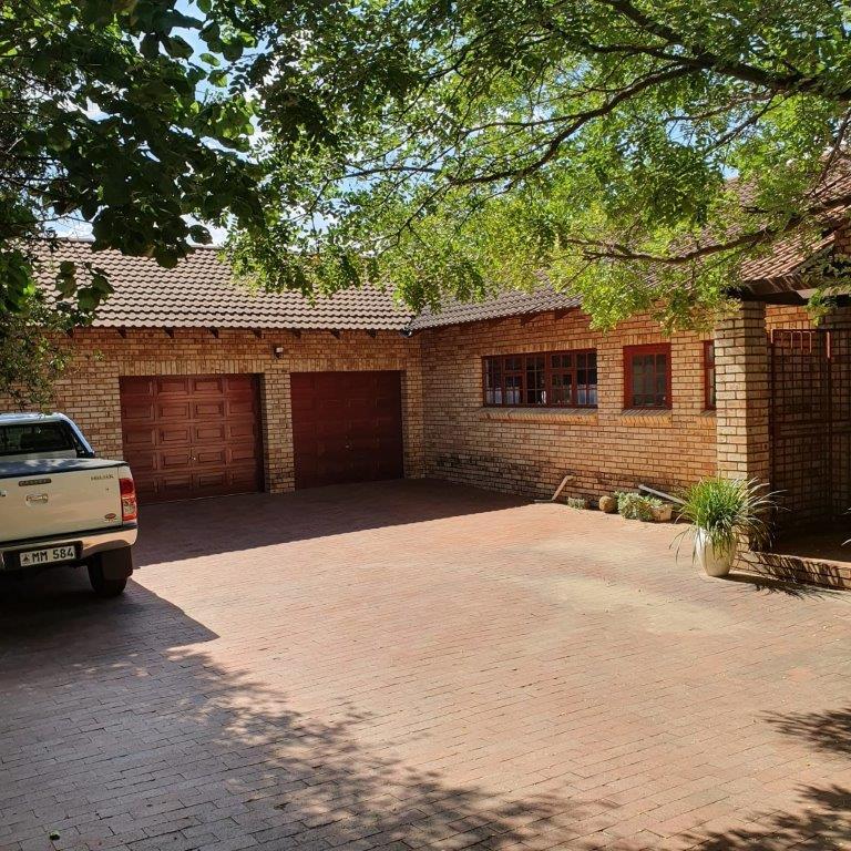 4 Bedroom Property for Sale in Ladybrand Free State